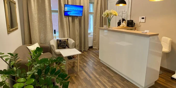 Kombinovaná manikúra s možností gel laku nebo nehtové modeláže