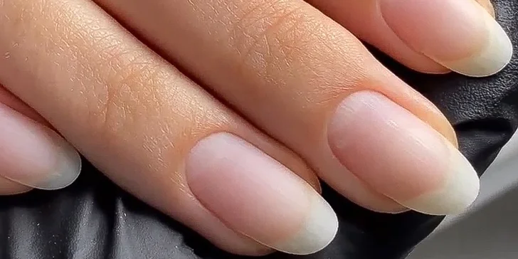 Kombinovaná manikúra s možností gel laku nebo nehtové modeláže