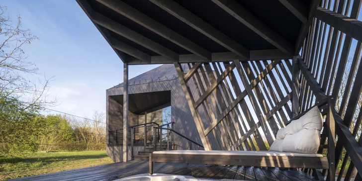 Výjimečný adult-friendly pobyt v designové chatce s privátní saunou a vířivkou