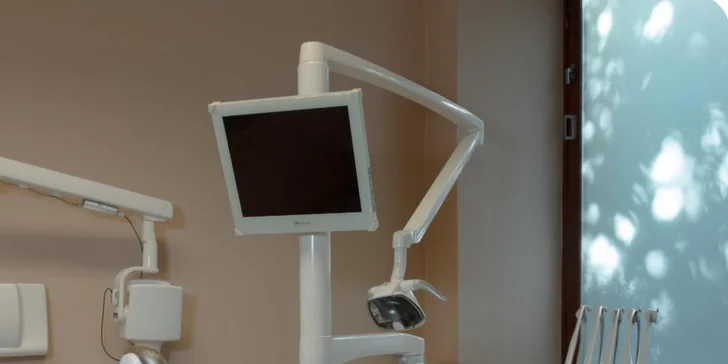 Zářivý úsměv bez kompromisů: Dentální hygiena vč. Air-Flow v Nuslích