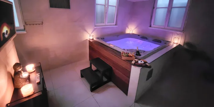 Privátní wellness i se sektem a občerstvením pro 2 osoby: 120 min. i celá noc