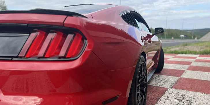 Zapůjčení upraveného Fordu Mustang na 30–180 min., a to i vč. paliva