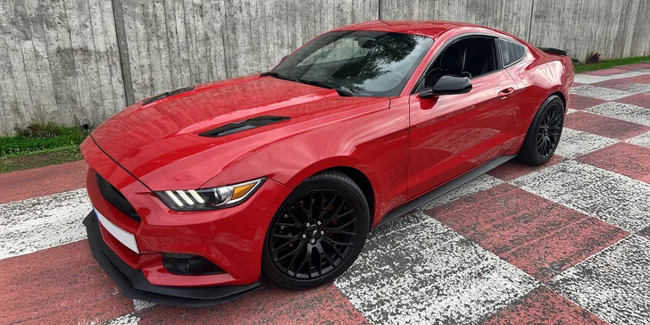 Zapůjčení upraveného Fordu Mustang na 30–180 min., a to i vč. paliva