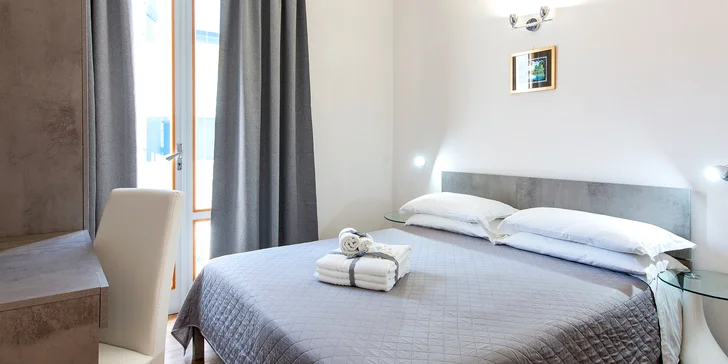 Dovolená s plnou penzí u italského Rimini: hotel 150 m od moře, bazén a dvě děti do 2,9 let zdarma