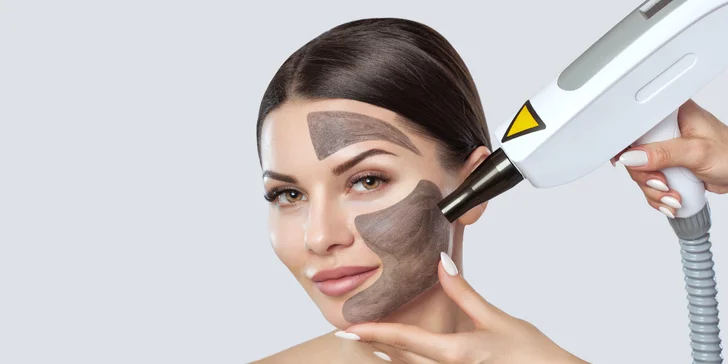 Hollywood peeling: laserová maska s aktivním uhlíkem a kyselinou hyaluronovou