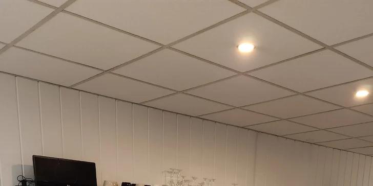 Kosmetická péče proti vráskám, akné i pigmentovým skvrnám: nanoneedling i biomicroneedling