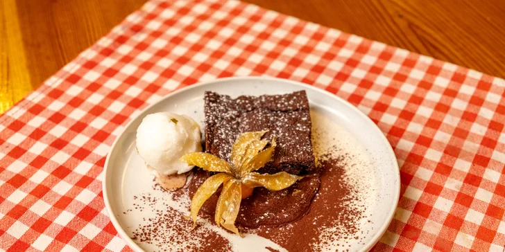 Tříchodové menu s hořícím masovým mečem i vinným párováním pro dva