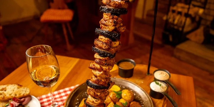 Tříchodové menu s hořícím masovým mečem i vinným párováním pro dva
