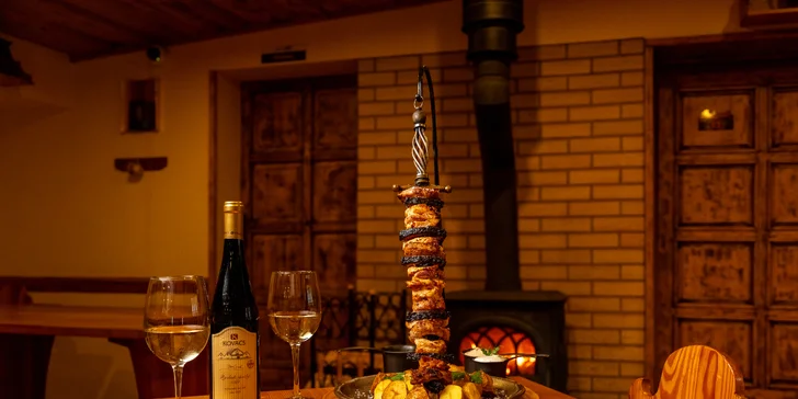 Tříchodové menu s hořícím masovým mečem i vinným párováním pro dva