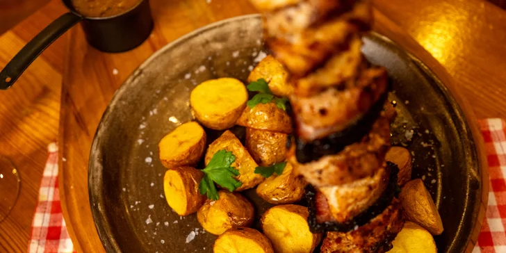 Tříchodové menu s hořícím masovým mečem i vinným párováním pro dva