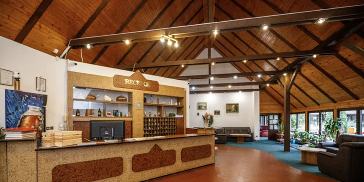 Hotel v Českém středohoří se snídaněmi či polopenzí a saunou