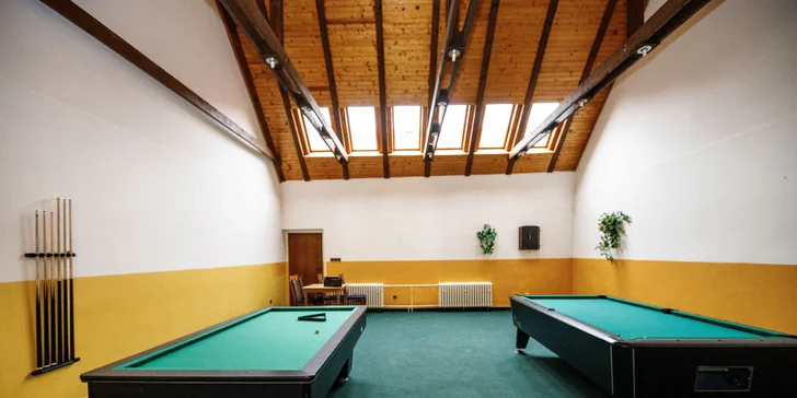 Hotel v Českém středohoří se snídaněmi či polopenzí a saunou
