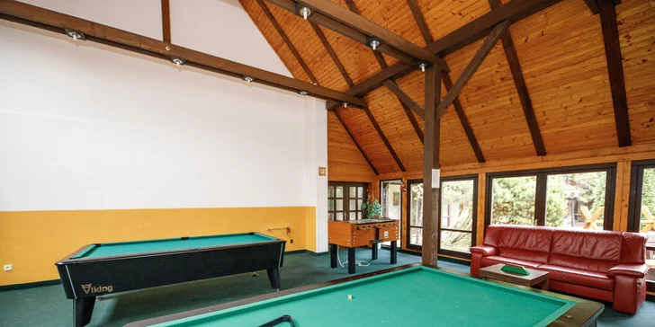 Hotel v Českém středohoří se snídaněmi či polopenzí a saunou