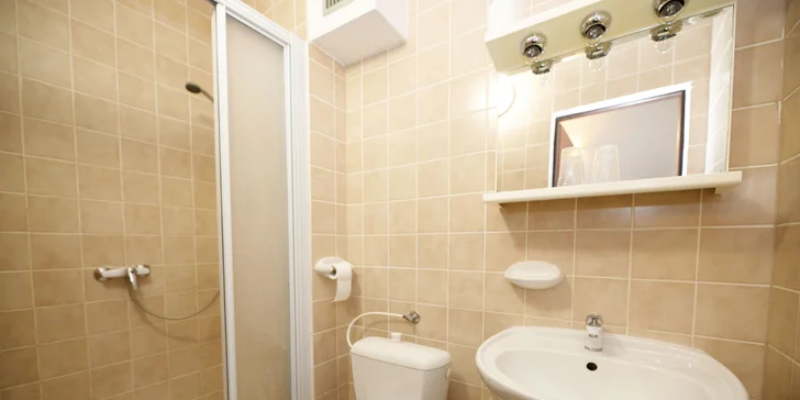 Hotel v Českém středohoří se snídaněmi či polopenzí a saunou