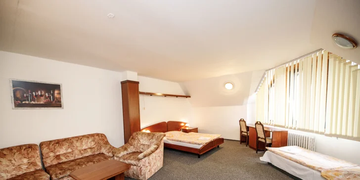 Hotel v Českém středohoří se snídaněmi či polopenzí a saunou