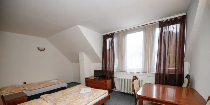 Hotel v Českém středohoří se snídaněmi či polopenzí a saunou