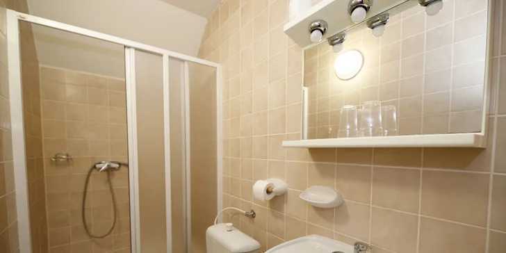 Hotel v Českém středohoří se snídaněmi či polopenzí a saunou