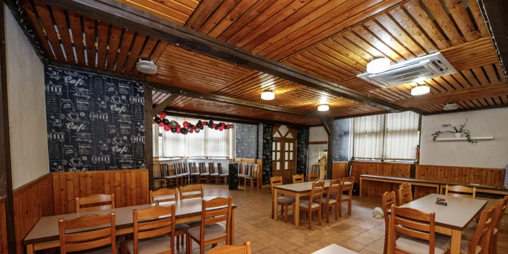 Hotel v Českém středohoří se snídaněmi či polopenzí a saunou
