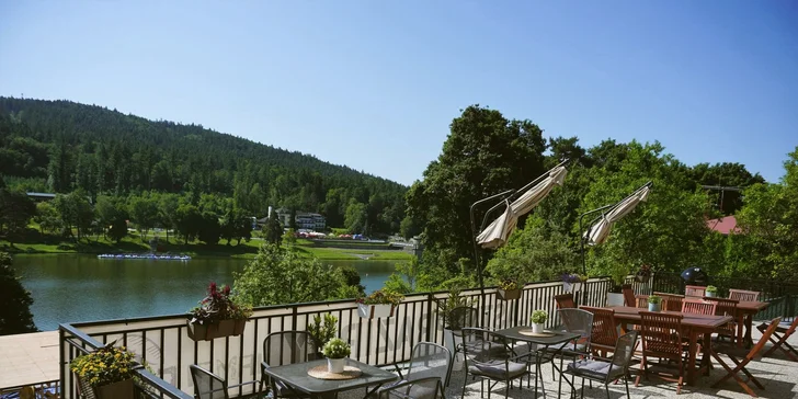Dovolená s vůní kávy: penzion s kavárnou u Luhačovické přehrady, snídaně, wellness