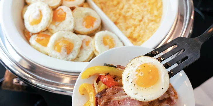 Pobyt v hotelu v Tančícím domě s krásným výhledem vč. snídaně i menu od Ondřeje Slaniny