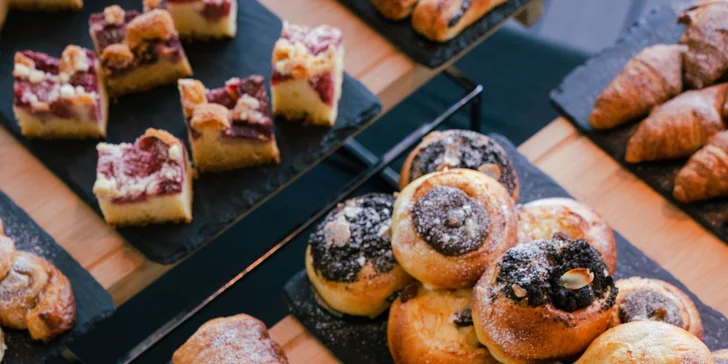 Pobyt v hotelu v Tančícím domě s krásným výhledem vč. snídaně i menu od Ondřeje Slaniny