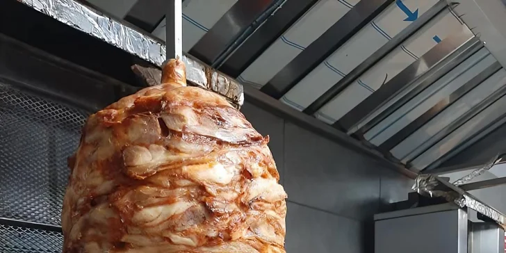 Bistro kousek od nádraží: XL tortilla, tacos s hranolky nebo talíř Mc Royal
