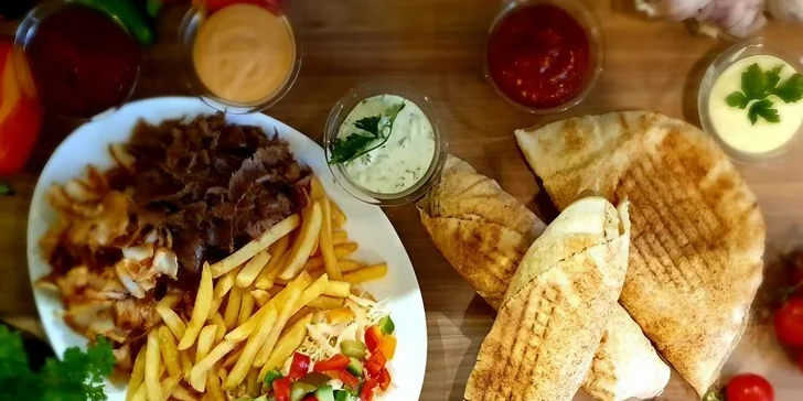 Bistro kousek od nádraží: XL tortilla, tacos s hranolky nebo talíř Mc Royal