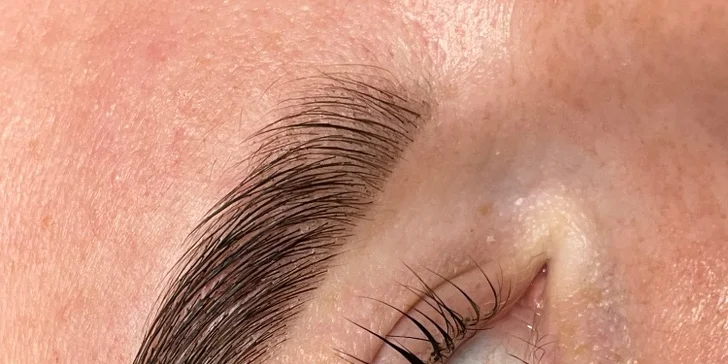 Kosmetická péče vč. revitalizační masáže nebo lash lifting i laminace obočí