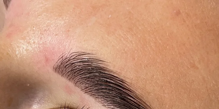 Kosmetická péče vč. revitalizační masáže nebo lash lifting i laminace obočí