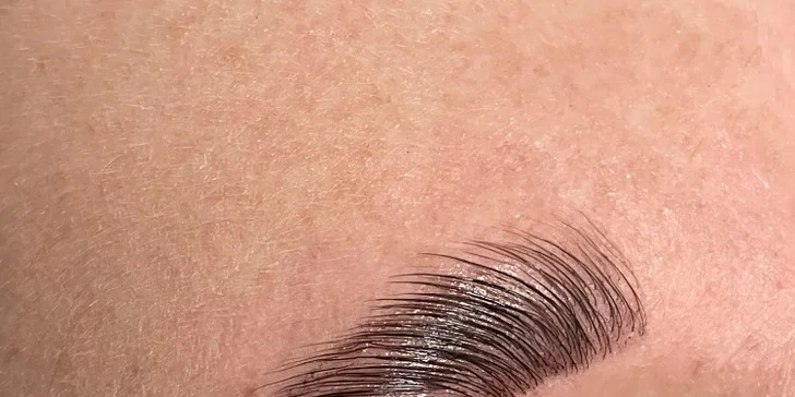 Kosmetická péče vč. revitalizační masáže nebo lash lifting i laminace obočí