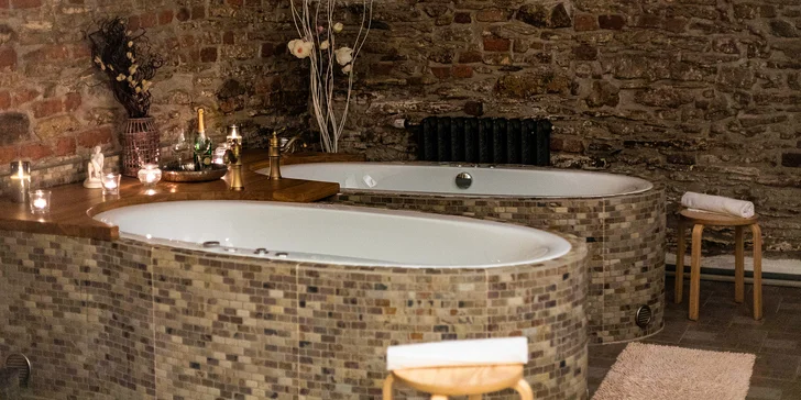 Královský relax v privátním wellness pro 2-6 osob: koupel, sauna i lahev sektu