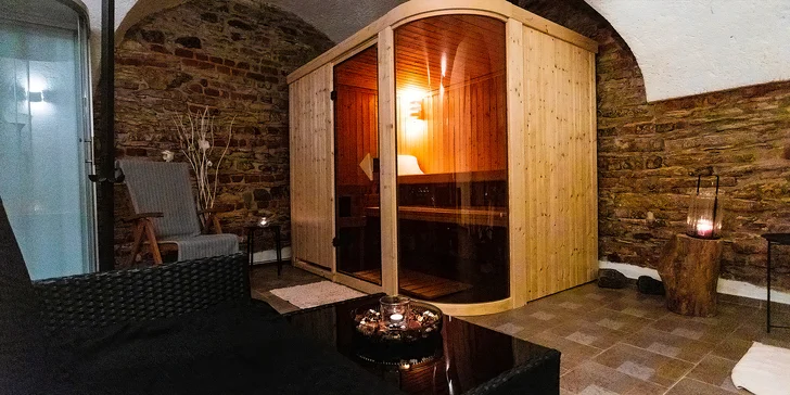 Královský relax v privátním wellness pro 2-6 osob: koupel, sauna i lahev sektu