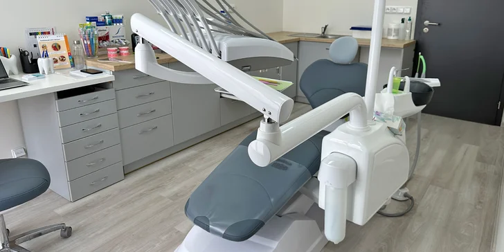 Dentální hygiena vč. pískování zubů nebo set na domácí bělení zubů