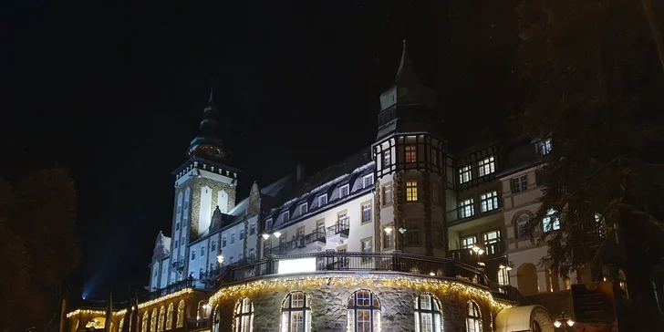 Luxusní pobyt na zámku: neomezený wellness, polopenze, sleva na masáže, kousek od Miškovce