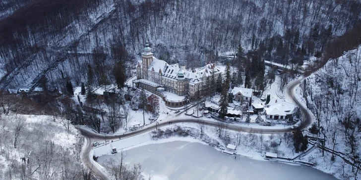 Luxusní pobyt na zámku: neomezený wellness, polopenze, sleva na masáže, kousek od Miškovce