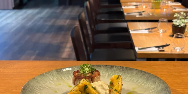 Voucher na 500–2 000 Kč na cokoliv v zámecké restauraci Konírna
