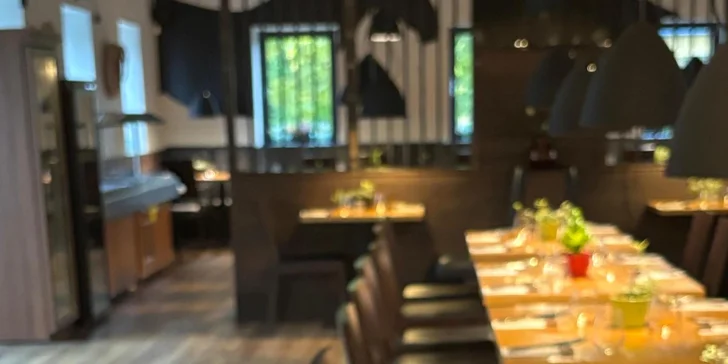 Voucher na 500–2 000 Kč na cokoliv v zámecké restauraci Konírna