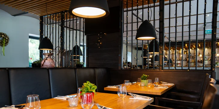 Voucher na 500–2 000 Kč na cokoliv v zámecké restauraci Konírna