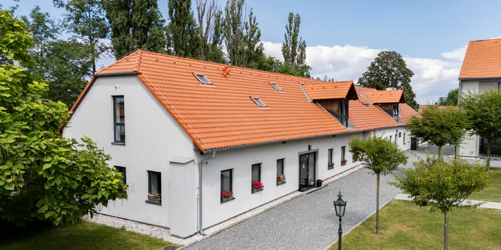 Voucher na 500–2 000 Kč na cokoliv v zámecké restauraci Konírna