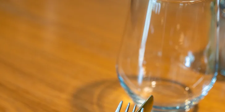 Voucher na 500–2 000 Kč na cokoliv v zámecké restauraci Konírna