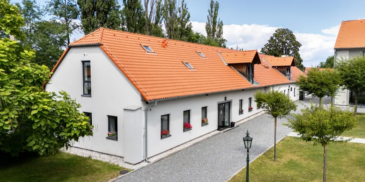 Voucher na 500–2 000 Kč na cokoliv v zámecké restauraci Konírna