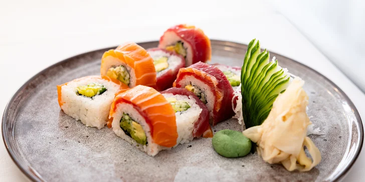 Otevřené vouchery na jídlo i pití v elegantní sushi restauraci: hodnota 500-2000 Kč