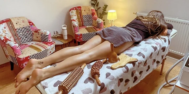Maderoterapie neboli masáž dřevěnými válečky pro odstranění celulitidy