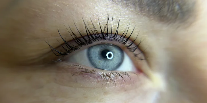 Krásná hned po probuzení: laminace obočí i lash filler