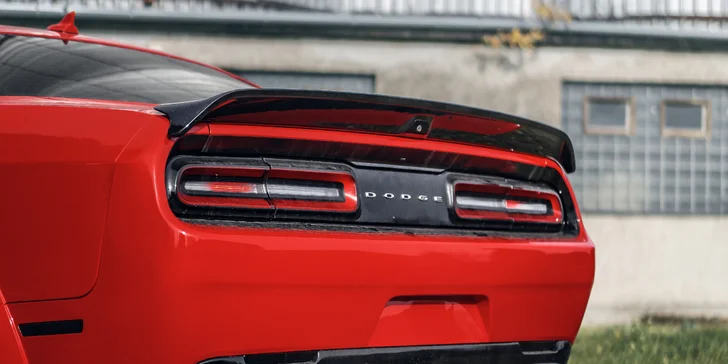 Rudá legenda: Superjízda v rudém Dodge Challenger na 3 i 48 hod.
