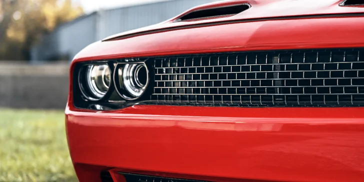 Rudá legenda: Superjízda v rudém Dodge Challenger na 3 i 48 hod.