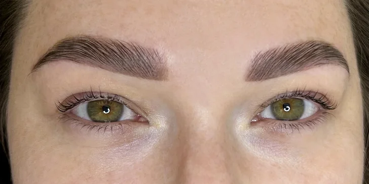 Krásná hned po probuzení: laminace obočí i lash filler