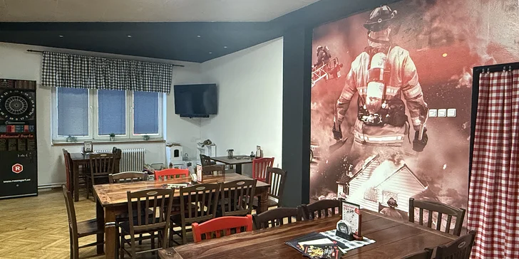 Jedno nebo dvě pomalu pečená kolena i s velkými pivy Pilsner Urquell