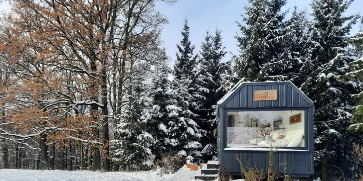 Nádherný tiny house v Jizerkách: koupelna, vybavená kuchyně, snídaňová bedýnka, terasa a klid