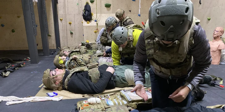 Celodenní kurz první pomoci nebo bojové medicíny pro 1 osobu